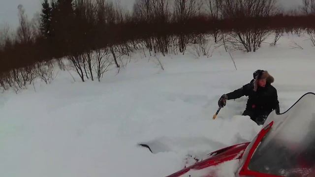 По глубокому снегу на снегоходах Lynx Yeti 900 ACE Lynx Ranger 900 ACE Yamaha Venture RS смотреть онлайн