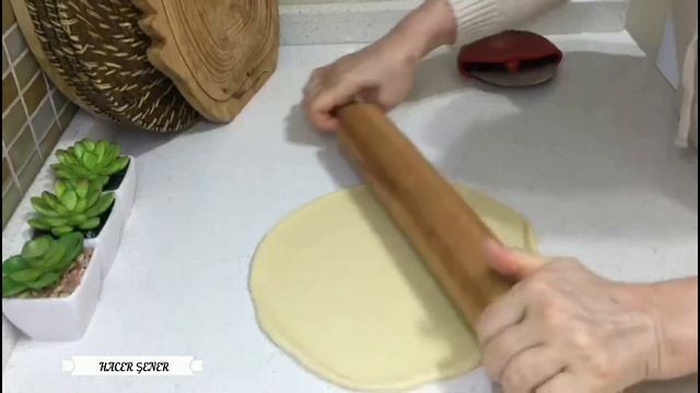 YAĞ ÇEKMEYEN PUF PİŞİ NASIL YAPILIR смотреть онлайн