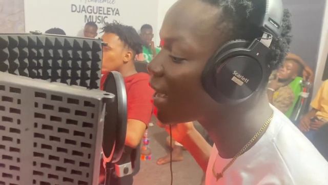 Actu Buzz: Malakey une vue sur le studio смотреть онлайн