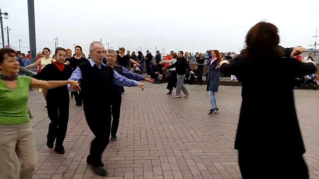 Большой фигурный вальс. Бальные танцы 10 сентября 2017 года на Стрелке В.О. смотреть онлайн