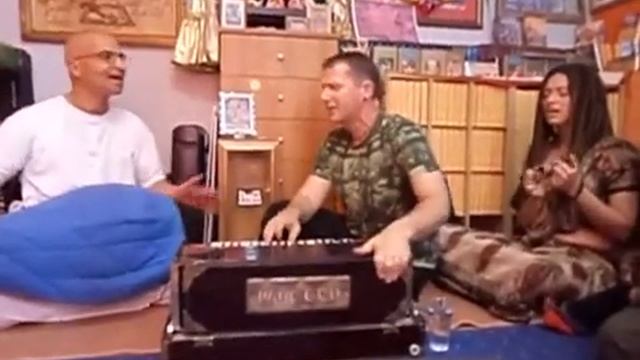 Tarana & Friends | Hare Krishna Kirtan In Athens | Тарана Чайтанья Прабху в Афинах.