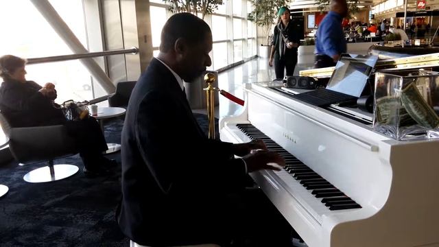 Jazz (Charlie Brown Theme) at Detroit airport смотреть онлайн