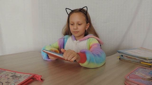 ПЕРВОЕ ВИДЕО! СОБИРАЮ ПОРТФЕЛЬ В ШКОЛУ / KiruLiza смотреть онлайн