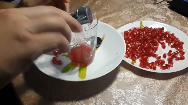 КАК ВЫЖАТЬ СОК ГРАНАТА. ЛАЙФХАК:) смотреть онлайн