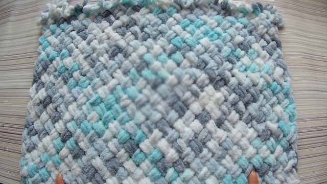 Плед из Alize Puffy Fine узором 