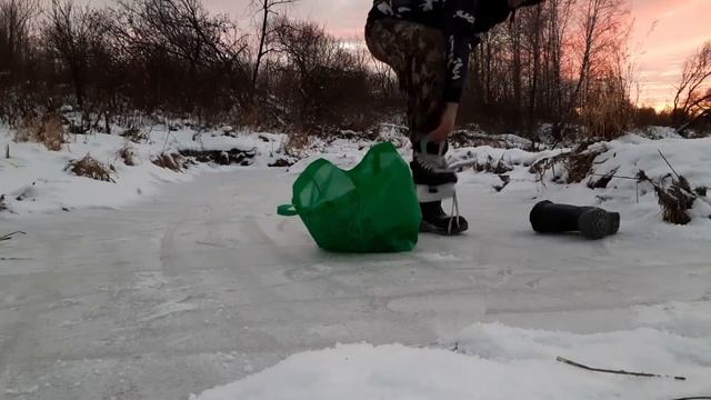 МИНИ КАТОК ВОЗЛЕ ДОМА смотреть онлайн