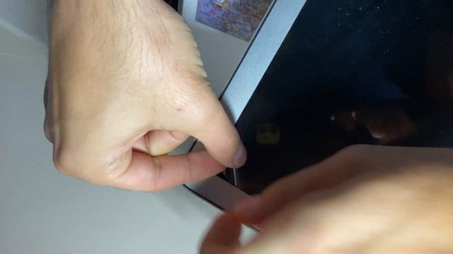 Satysfying Screen Protector Removal From 5 Yo MacBook Air