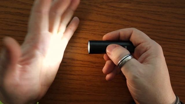 Rovyvon A23 1000 lumen EDC Flashlight смотреть онлайн