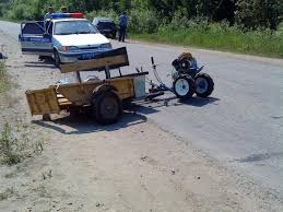 Прикольно, пьяные на мотоблоках.