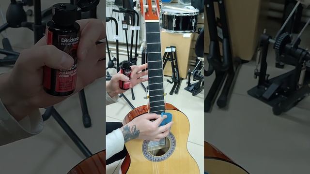 Уход за гитарой. Лимонное масло смотреть онлайн