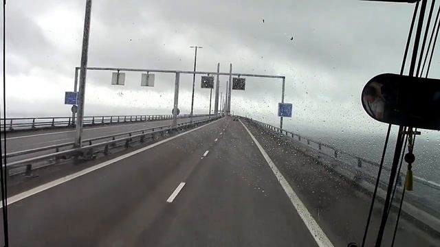 Handsome Oresund Bridge - Красунчик Ересунський мост смотреть онлайн