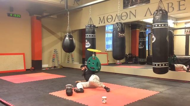 Турецкие официант 15 кг на цепи по 10 кг и доношенние гири 16 кг