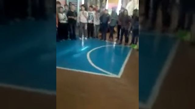 Пацаны танцуют брейк-данс смотреть онлайн