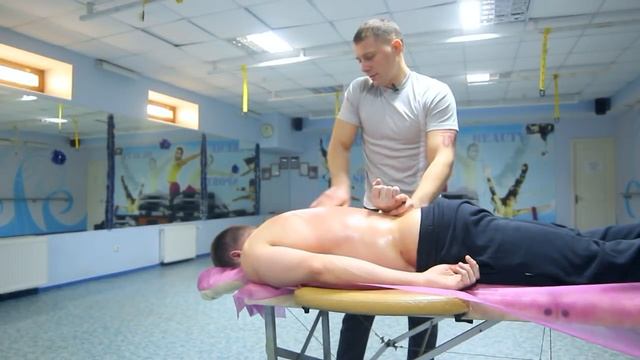 Массаж спины с применением мануальной терапии.mp4 смотреть онлайн