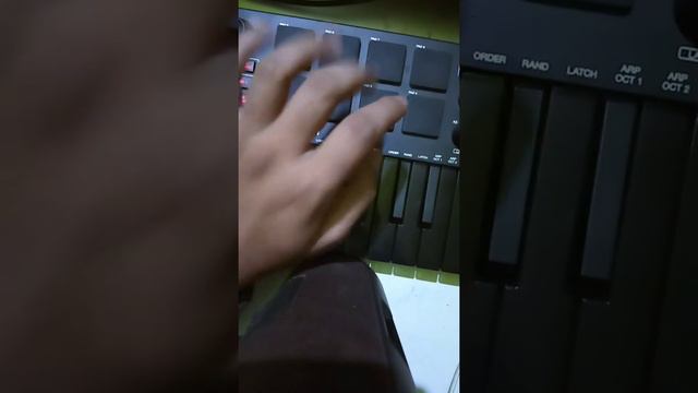 Hip Hop Beatmaking (Using Akai MPK mini MK3) смотреть онлайн