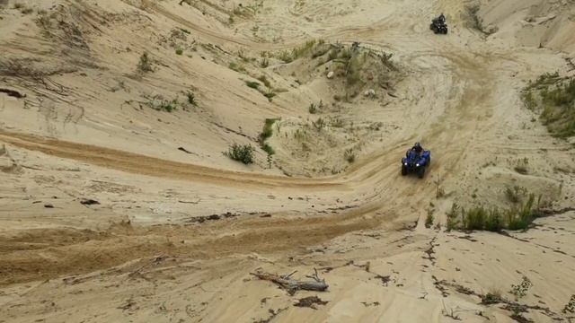 Yamaha Grizzly 700 vs Can Am 1000r Outlander, test w kopalni piachu смотреть онлайн
