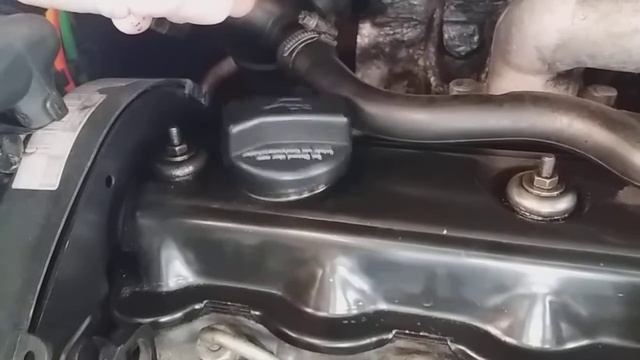 Открученная маслозаливная крышка на ХХ. Двигатель AFN смотреть онлайн