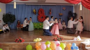 Танец с папами. 8 марта в детском саду "Балакай" г.Астана