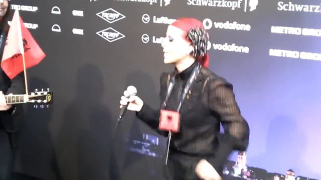 Eurovision 2011 Aurela Gace from Albania sings acoustic at the pressconference in Dusseldorf.MP4 смотреть онлайн