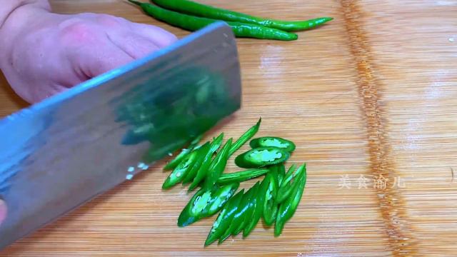 雞胸肉別炒著吃了，教你特色新吃法，孩子三天兩頭點名要吃，真香【美食渝儿】#雞胸肉 #雞胸肉食譜 #chickenbreast