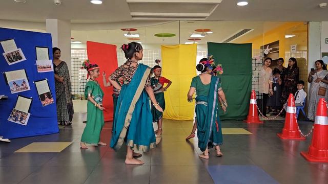 Sua Dance | Chattisgarhi Folk Dance | Amity International School | Grade 1,2 n 3 смотреть онлайн
