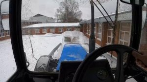 ТРАКТОР БЕЛАРУС  МТЗ-82.1.ПРИШЛА ЗИМА НАКРЫЛА ЧЕРНАЯ МЕТЕЛЬ. УБОРКА СНЕГА.