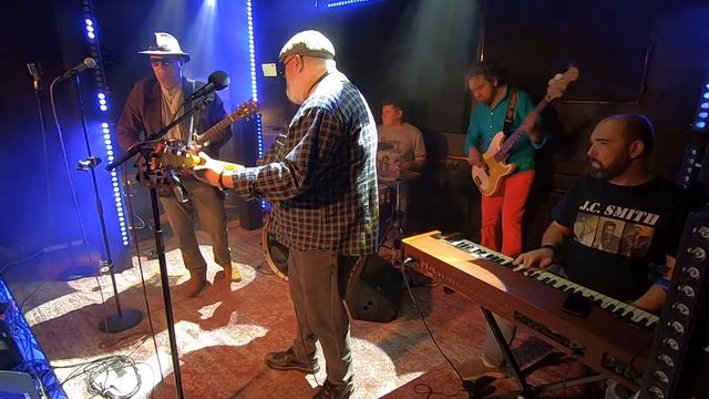 "Crawling King Snake", Юрий Каверкин, Гия Дзагнидзе, МотыльФест №6, 08.06.2023. смотреть онлайн