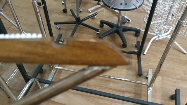 Вешалка деревянная взрослая в цвете -темное дерево.mp4 смотреть онлайн