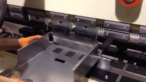 Процесс работы на гибочном станке с ЧПУ