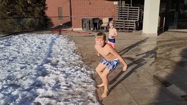 POLAR PLUNGE in FREEZING COLD SNOW! ? смотреть онлайн