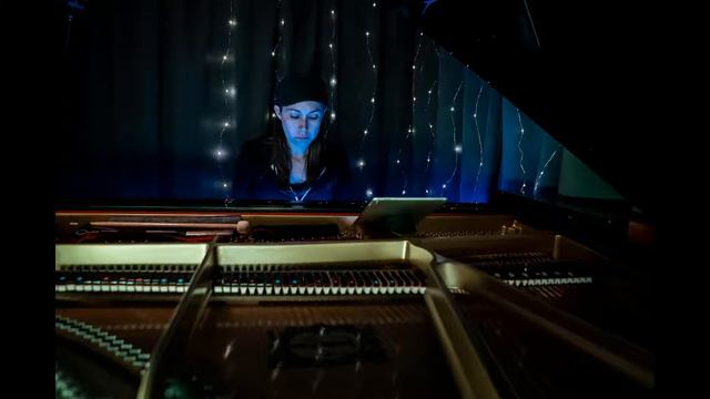 Holly Bowling covering 'Little Martha' by Duane Allman смотреть онлайн