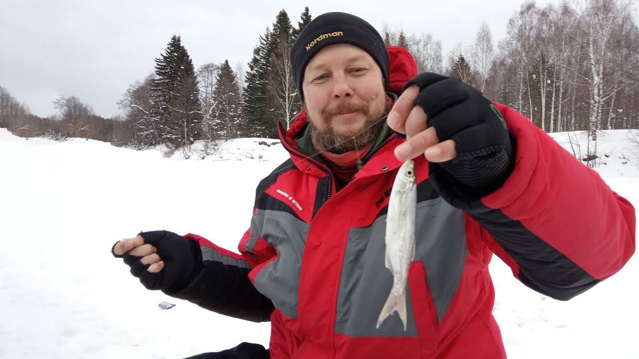 Ловля уклейки зимой на летнюю снасть. Рыбалка на малой реке смотреть онлайн