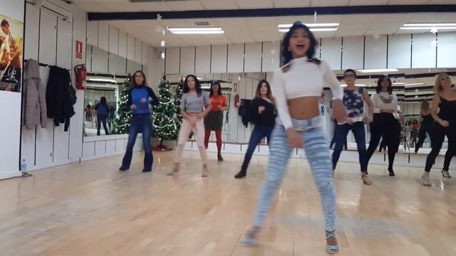 Clase de Bachata Lady Style en Madrid. Deisy Carrera смотреть онлайн