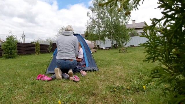 Дети и палатка. Небольшой трехминутный таймлапс смотреть онлайн