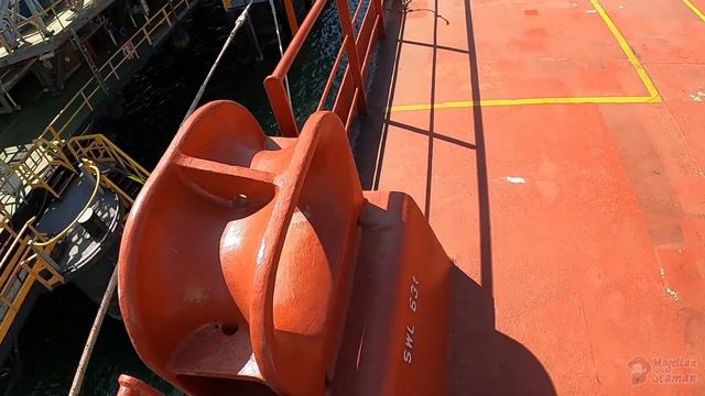 Швартовка судна к причалу с нескольких камер. Stream Mooring operations смотреть онлайн