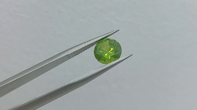 DEMANTOID 1,37 Ct.GREEN COLOR.RUSSIAN DEMANTOID GARNET. смотреть онлайн