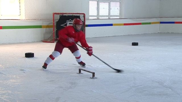 Хоккей. Nikitos №13 на тренировке. смотреть онлайн