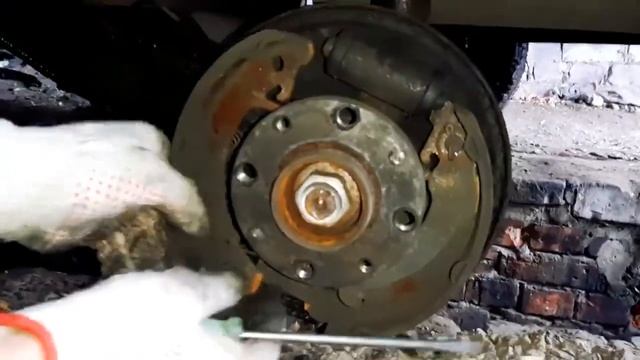 Замена задних тормозных колодок на ВАЗ 2108 - 2115. смотреть онлайн