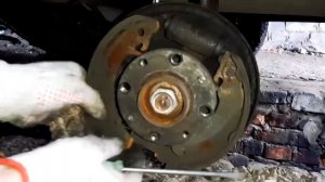 Замена задних тормозных колодок на ВАЗ 2108 - 2115.