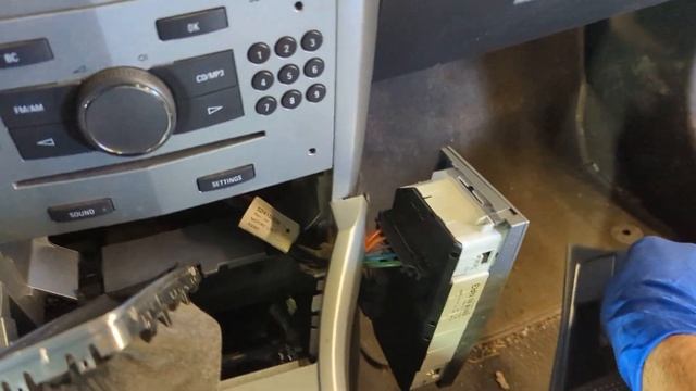 How to Access Automatic Shifter Assembly On 08 Saturn/Opel Astra смотреть онлайн
