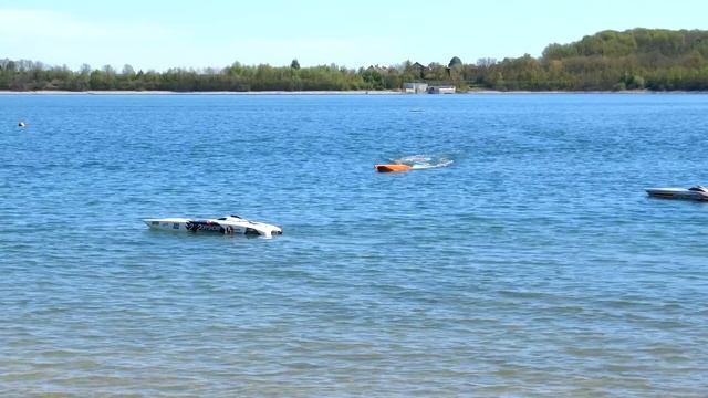 4 HUGE RC POWERBOATS RACE / FANTASTIC SPEEDBOATS IN ACTION смотреть онлайн