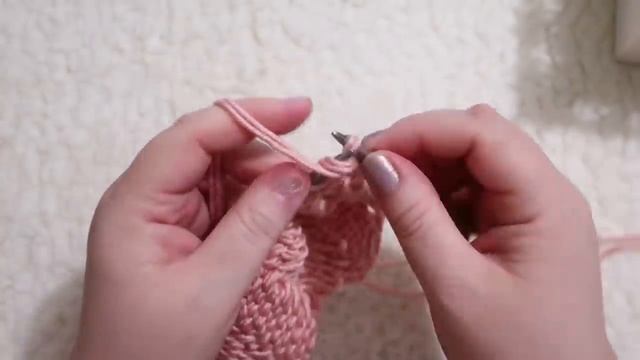 УЗОР СПИЦАМИ . ОН ПРОСТО ШИКАРНЫЙ! ЛЕГЧЕ НЕ ПРИДУМАЕШЬ! смотреть онлайн