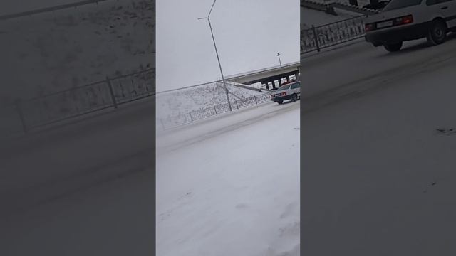 сходил скатица с горы с другом смотреть онлайн