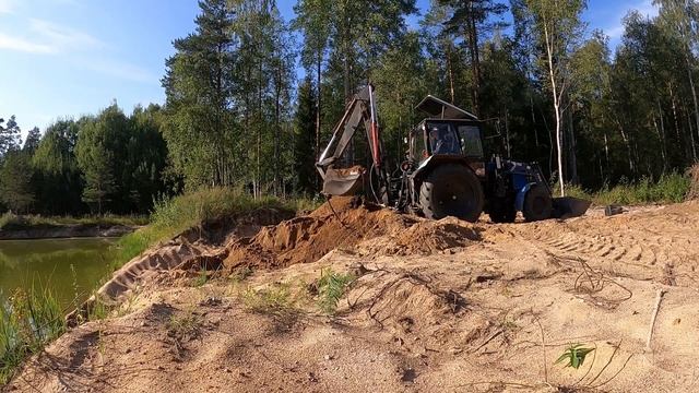 Рыбалка на своем озере. Осваиваем азы работы на тракторе. Сбор белых и польских грибов. смотреть онлайн