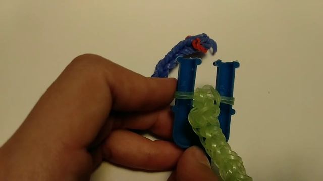 Змея из резинок на рогатке! смотреть онлайн