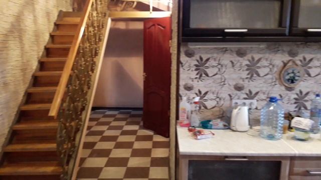 Дом с бассейном. Внутри, кухня. Часть 3 смотреть онлайн