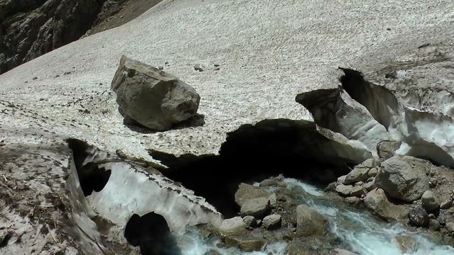 Туристические места. Природа Таджикистана. Ходжа Оби Гарм. Поход к водопаду через ледник. Июль 2018 смотреть онлайн