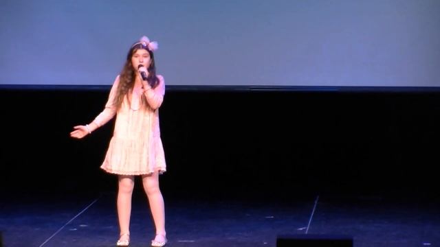 Песенка о медведях. исп. Юнисова Эмилия. Студия Конфетти смотреть онлайн