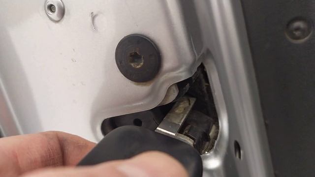 Как закрыть машину при разряженном аккумуляторе смотреть онлайн