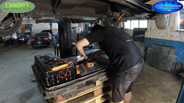 Ремонт 30 Kwt батареї Nissan Leaf смотреть онлайн